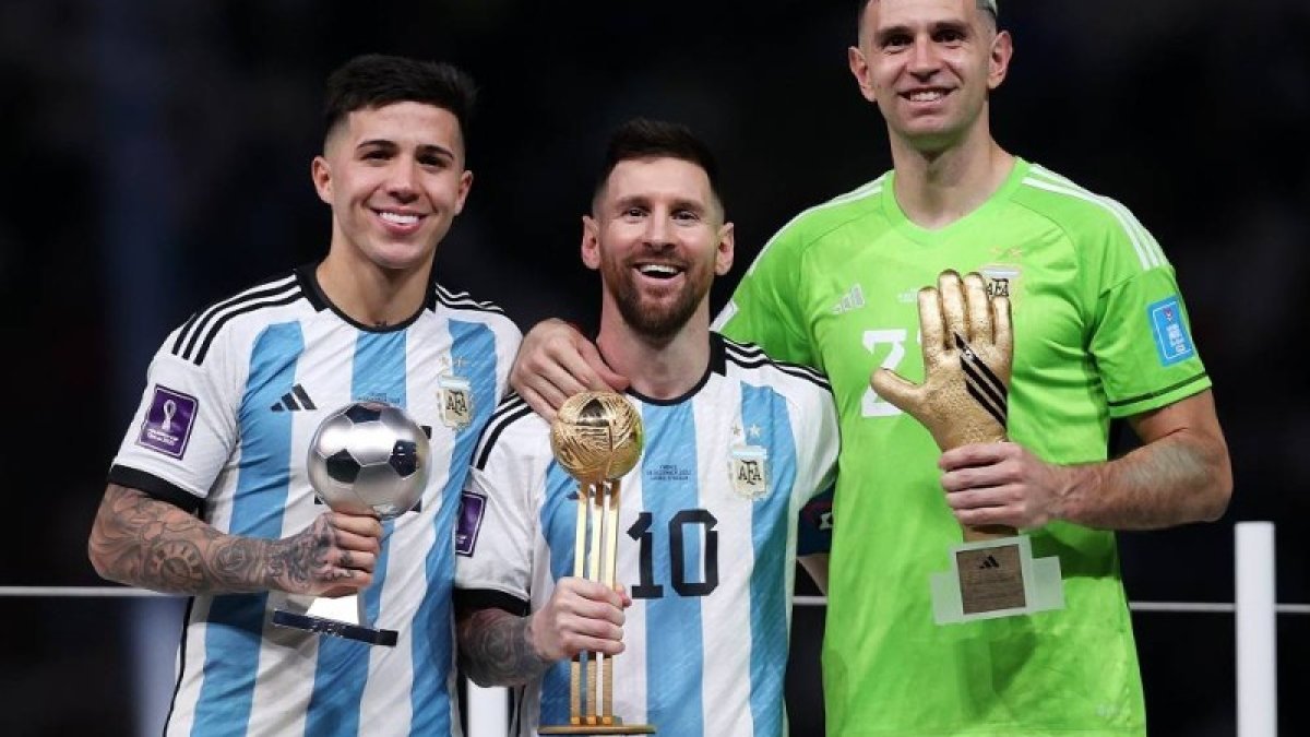 إنزو فيرنانديز يكسر الصمت برسالة مؤثرة بعد طرده بنهائي مونديال 2026