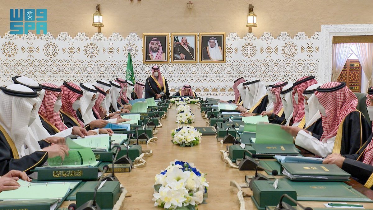 أمير القصيم يلتقي المواطنين والمواطنات في عنيزة ضمن برنامج "يوم عمل"