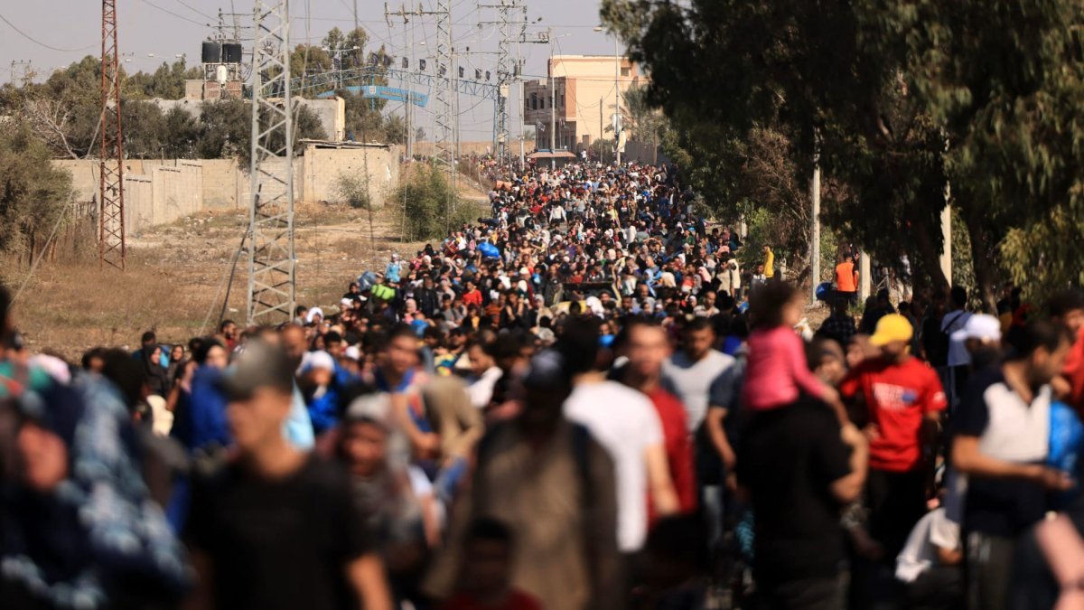 إسرائيل تسمح بعبور النازحين غزة عبر المنطقة العسكرية بعد كسر الجمود