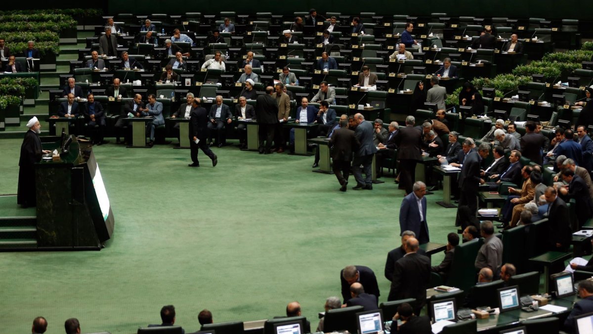 عقوبات أمريكية مرتقبة ضد بنك كبير يتعامل مع إيران