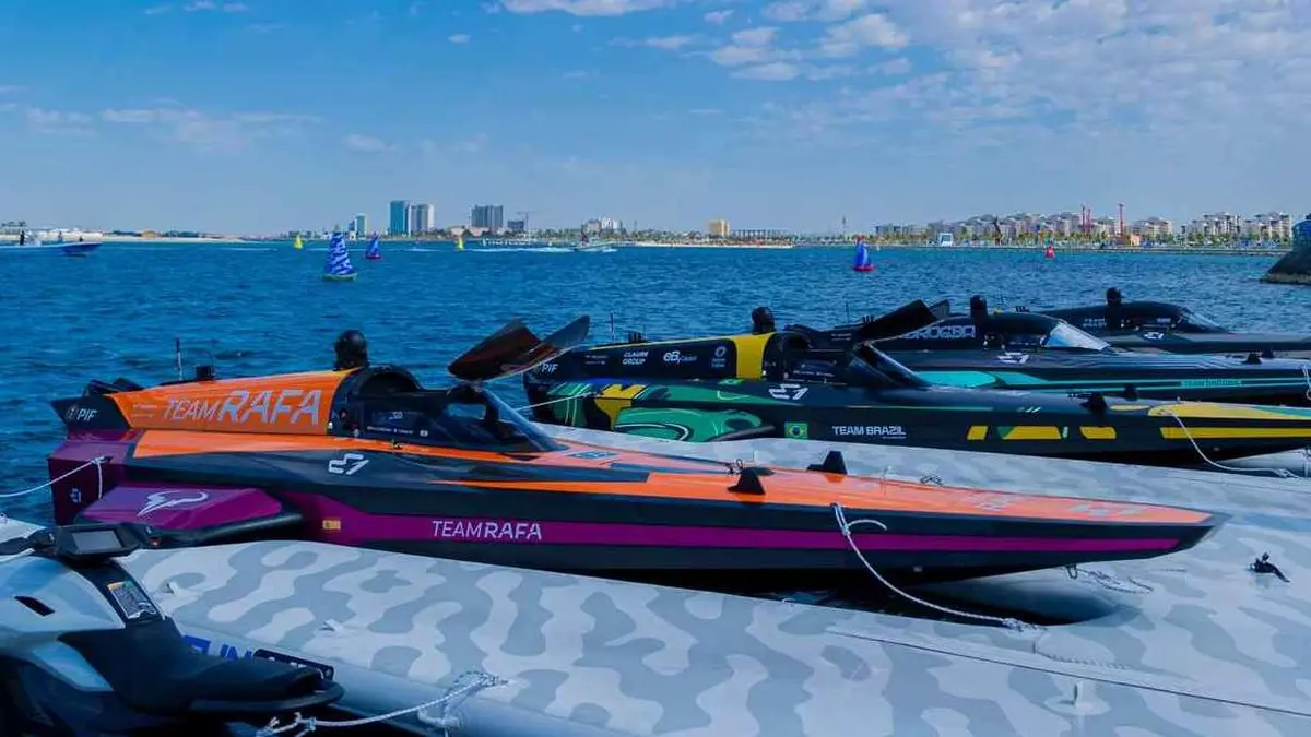 فيراري تكشف عن مستقبلها الكهربائي: مقصورة لوتشي تمزج بين الكلاسيكية والتكنولوجيا الرقمية