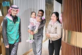 وصول التوأم الفلبيني الملتصق «أوليفيا وجيانا» إلى الرياض لتلقي العلاج