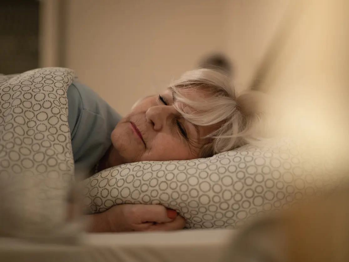 استشاري: النوم المفرط لدى كبار السن قد يشير إلى التهابات خطيرة