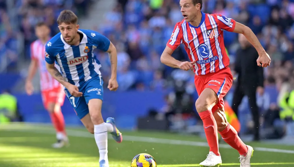 عودة باد باني المدوية لإنستغرام بعد حذف كل حساباته.. احتفال بالميلاد يثير الجدل